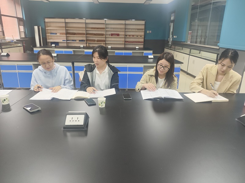 会议照片.jpg
